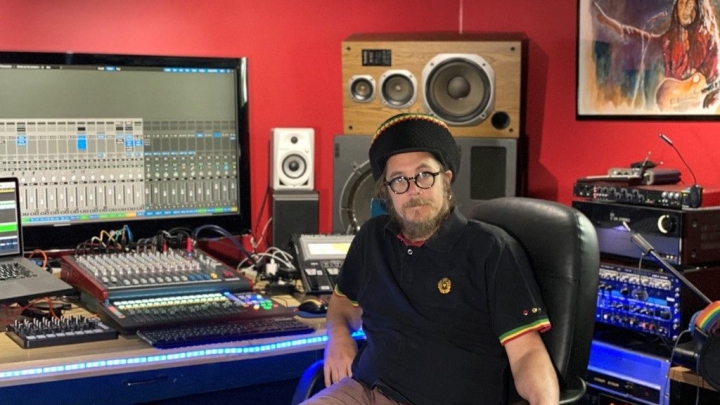 Un nouveau studio d'enregistrement voit le jour à Baie-du-Febvre  Nicolet, le 10 juin 2021 ‐ Un nouveau studio d'enregistrement s'est nouvellement implanté dans la municipalité de Baie-du-Febvre. Il s'agit du studio IdéAL Productions qui offre compo