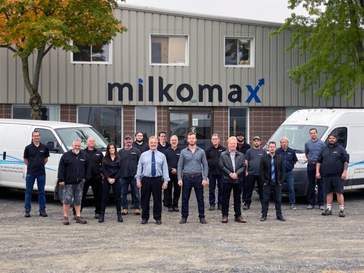 Milkomax présente ses deux nouveaux propriétaires et procède au lancement mondial de sa deuxième génération de robots de traite