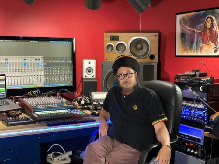 Un nouveau studio d'enregistrement voit le jour à Baie-du-Febvre  Nicolet, le 10 juin 2021 ‐ Un nouveau studio d'enregistrement s'est nouvellement implanté dans la municipalité de Baie-du-Febvre. Il s'agit du studio IdéAL Productions qui offre compo